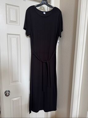 Old Navy Black Short-Sleeve Tie-Waist Maxi Dress